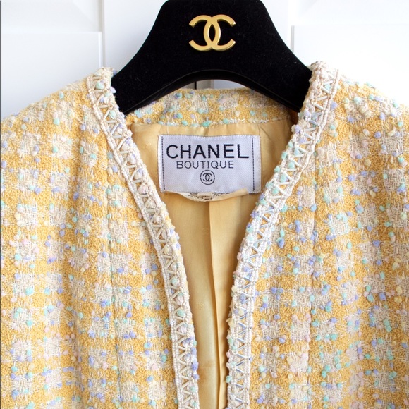 Iconic Chanel Vintage Spring 1994 Runway Yellow Tweed 94P Jacket - Picture 5 of 11
